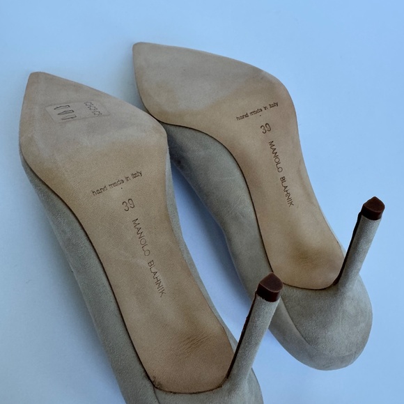 Manolo Blahnik BB 90 Light Beige Suede Pointed Toe Pumps, Size 39 - Picture 4 of 5
